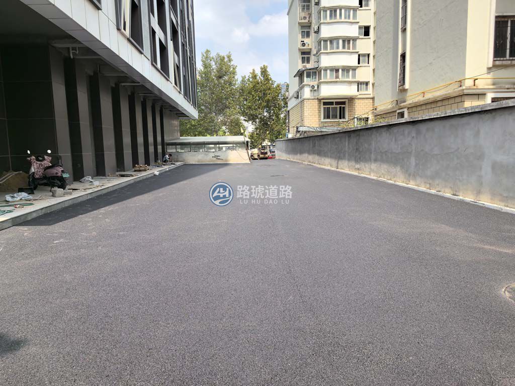 郑州写字楼沥青路面摊铺施工