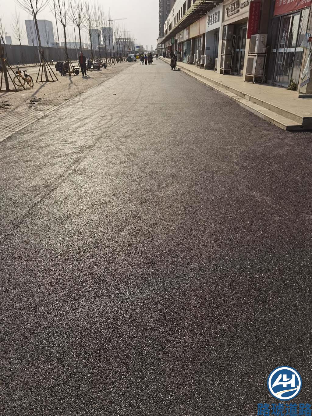 郑州西三环阳光花苑沥青路面摊铺(图4)