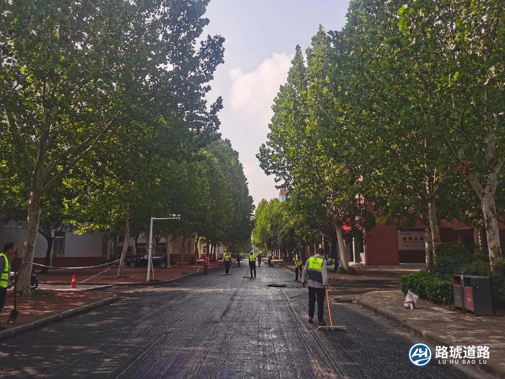 郑州学校沥青路面摊铺专业承建 | 路琥道路 - 以质量铸就实力，用口碑赢得市场(图1)