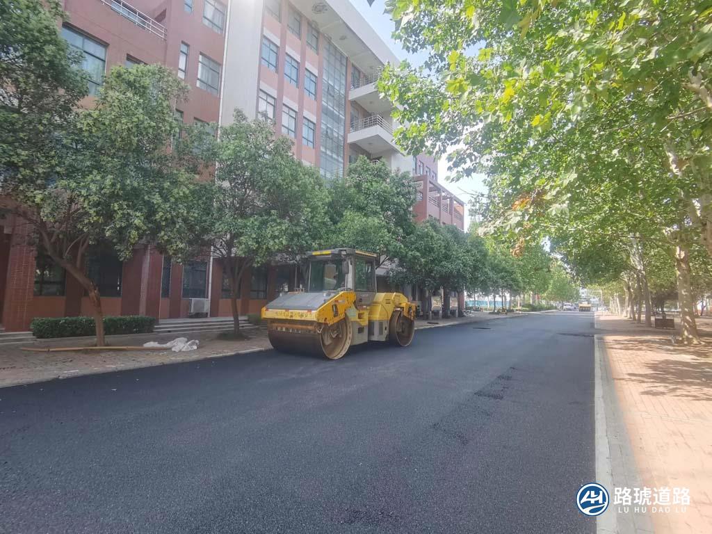 郑州学校沥青路面摊铺专业承建 | 路琥道路 - 以质量铸就实力，用口碑赢得市场(图3)
