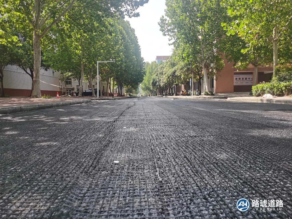 郑州学校沥青路面摊铺专业承建 | 路琥道路 - 以质量铸就实力，用口碑赢得市场(图2)